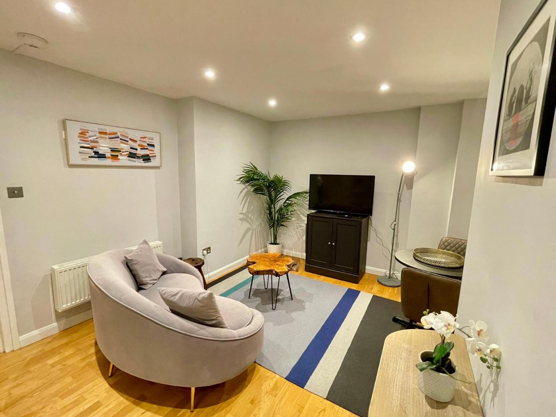Stylish 1br, 15 Mins To Buckingham Palace,