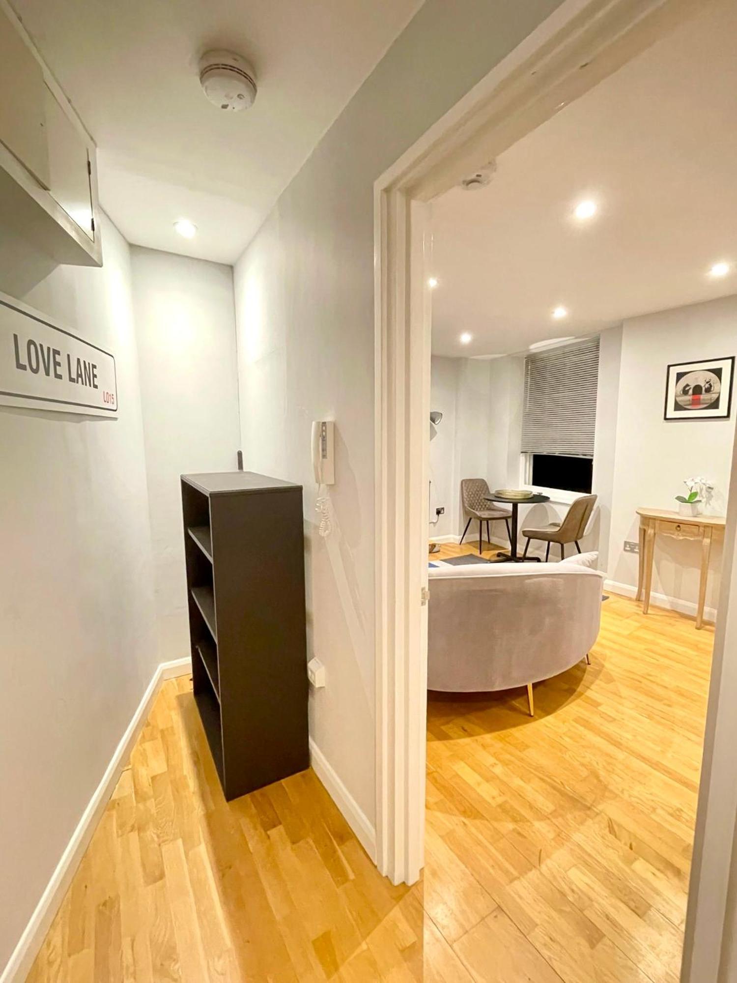 Stylish 1br, 15 Mins To Buckingham Palace, Apartamento *
