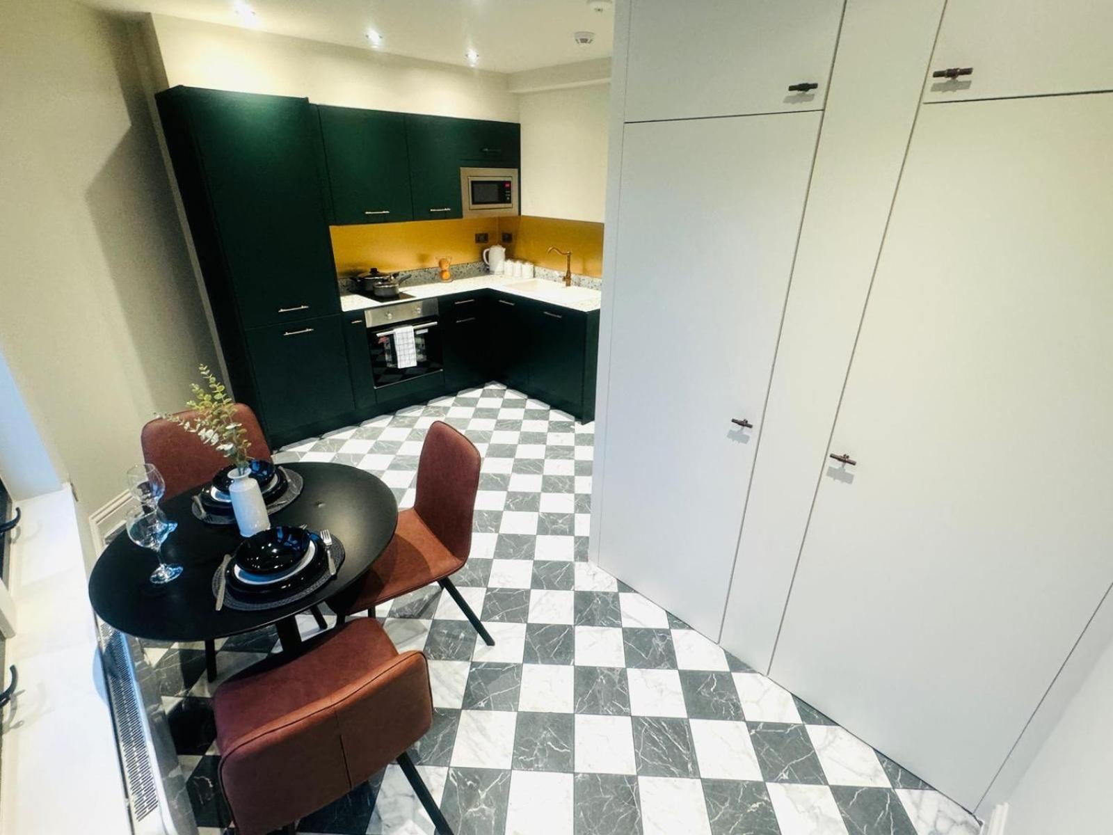 Luxury Flats, Location In Town * London