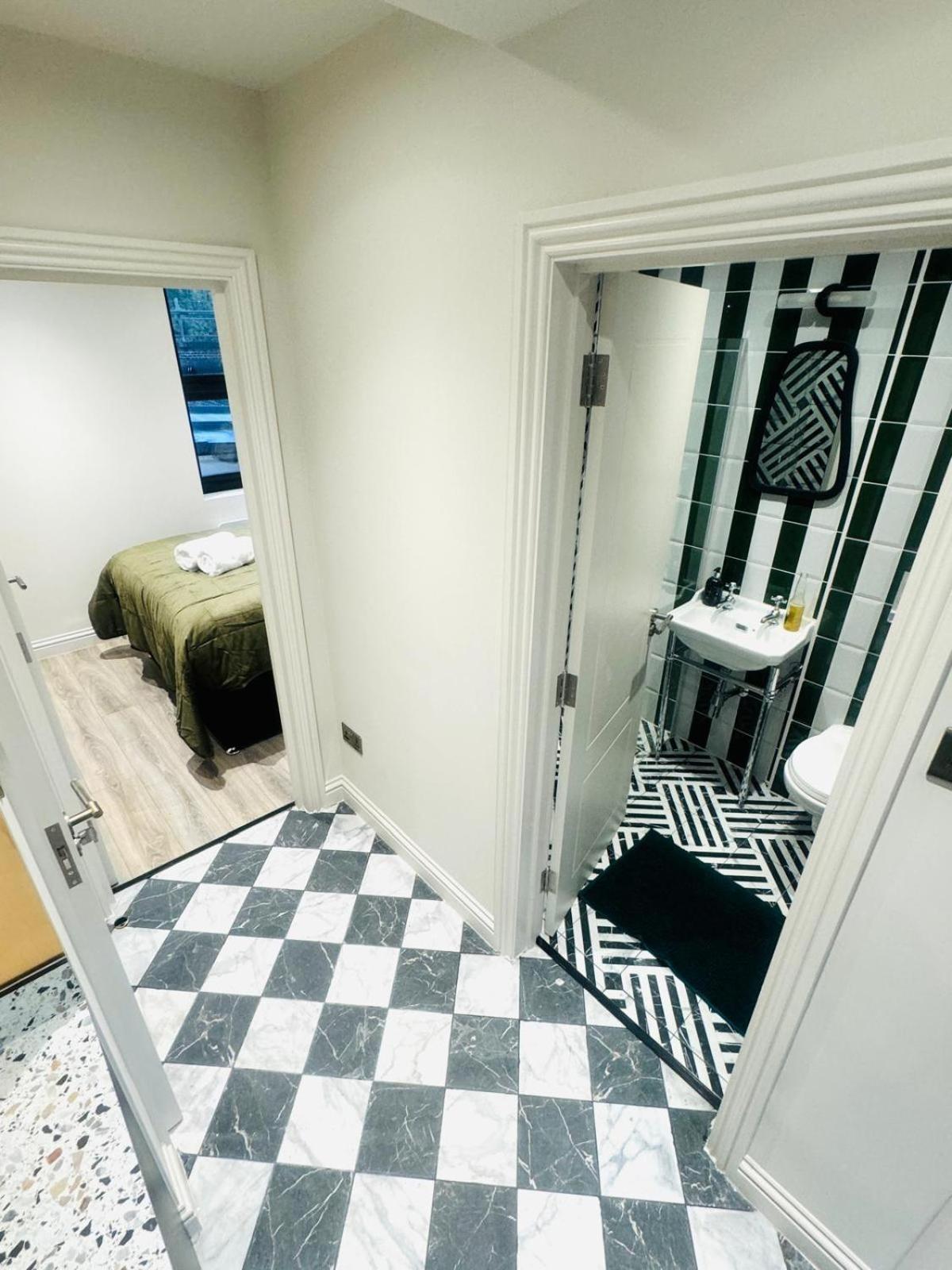 Luxury Flats, Location In Town * London