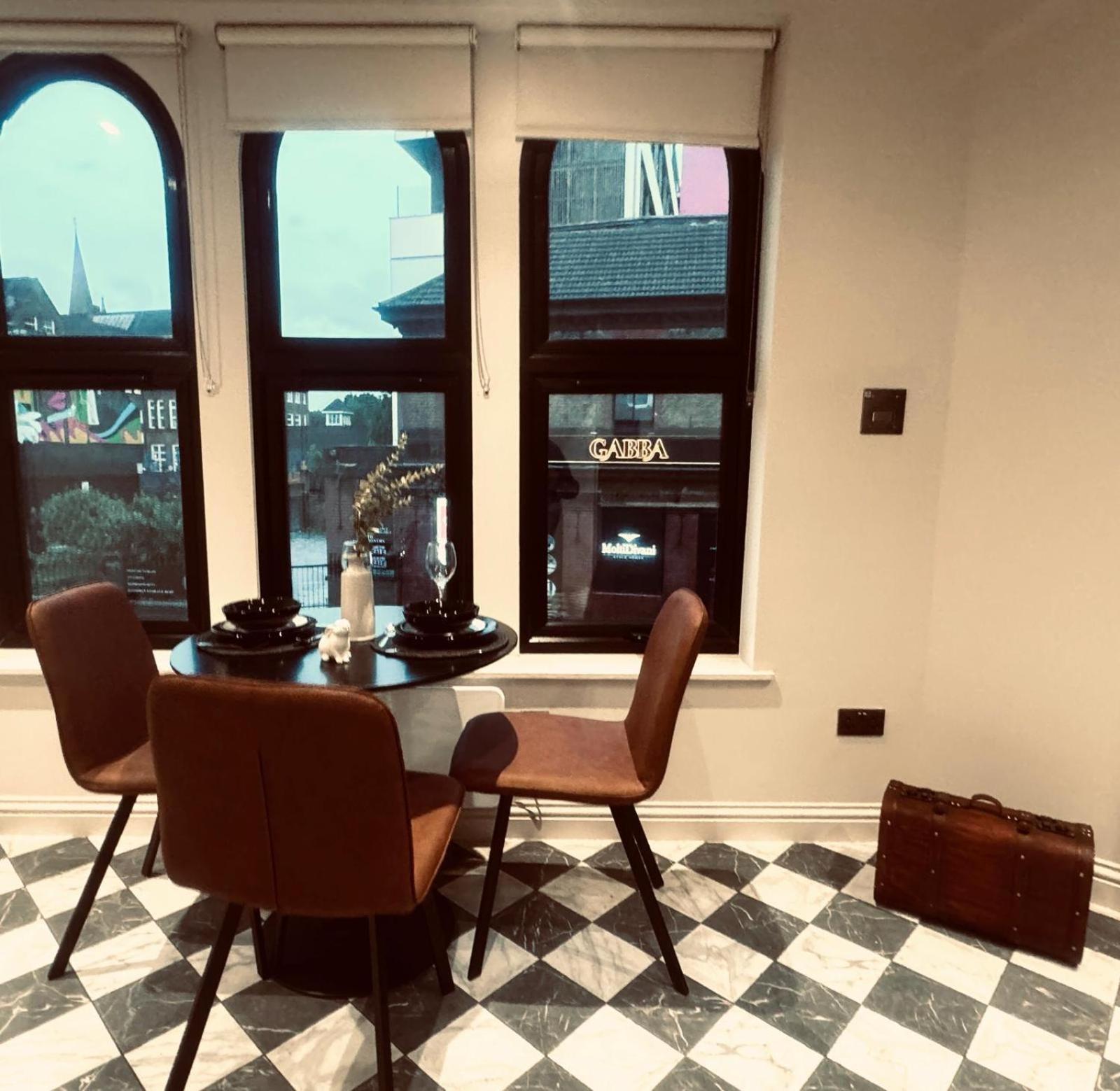 Apartment Luxury Flats, Location In Town *