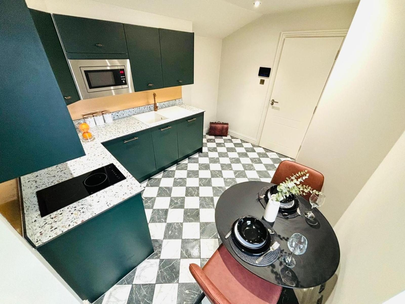 Luxury Flats, Location In Town Apartment London