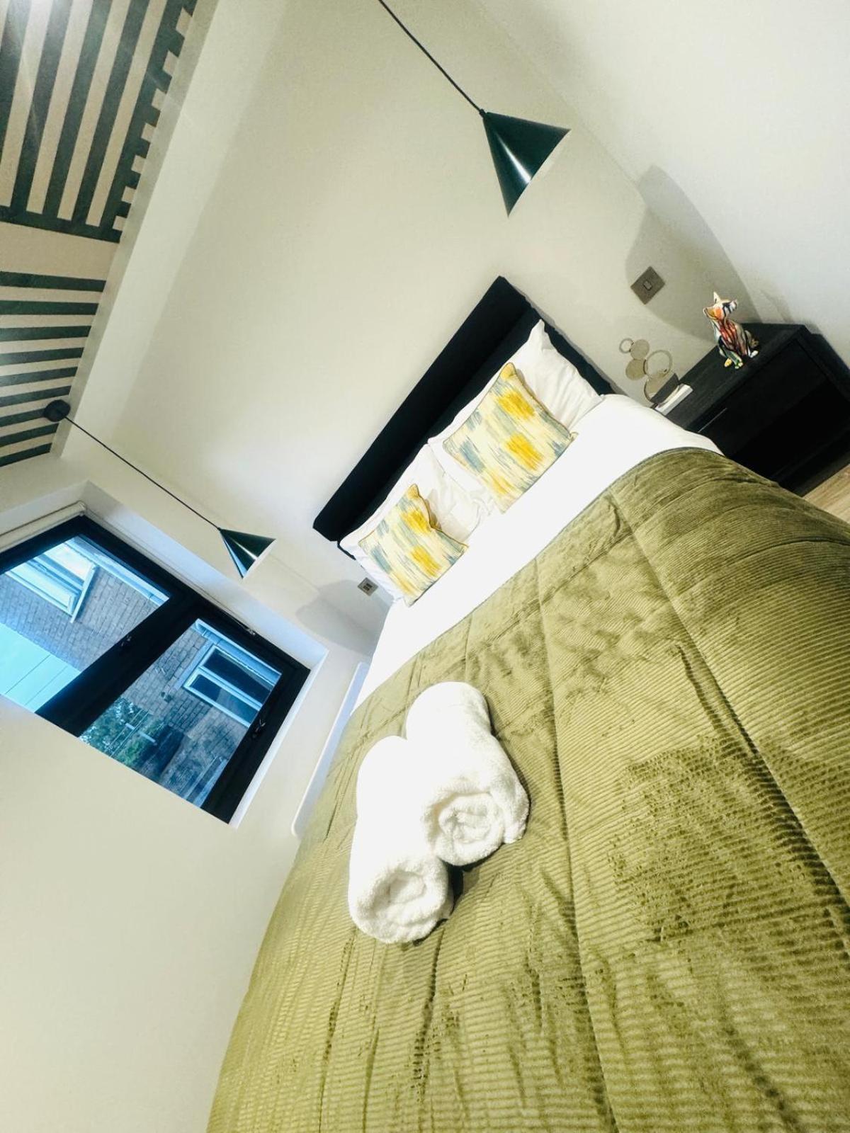 Apartment Luxury Flats, Location In Town *
