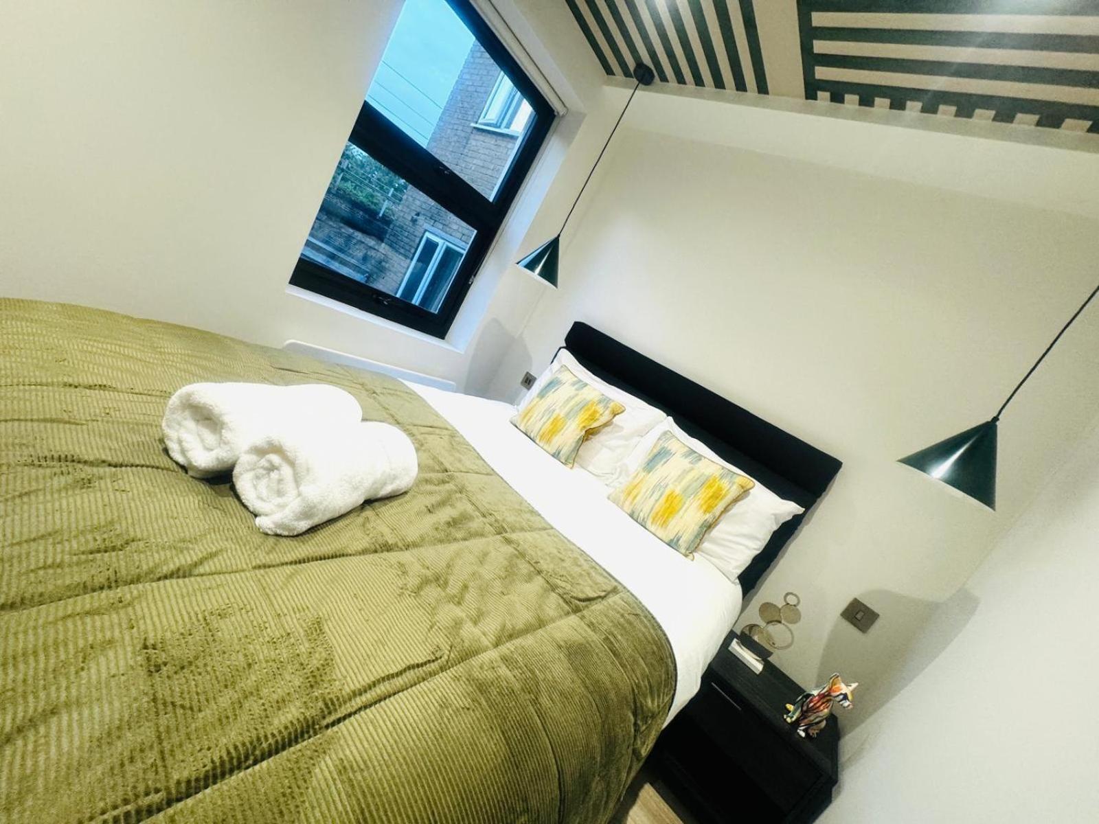 Luxury Flats, Location In Town Apartment *