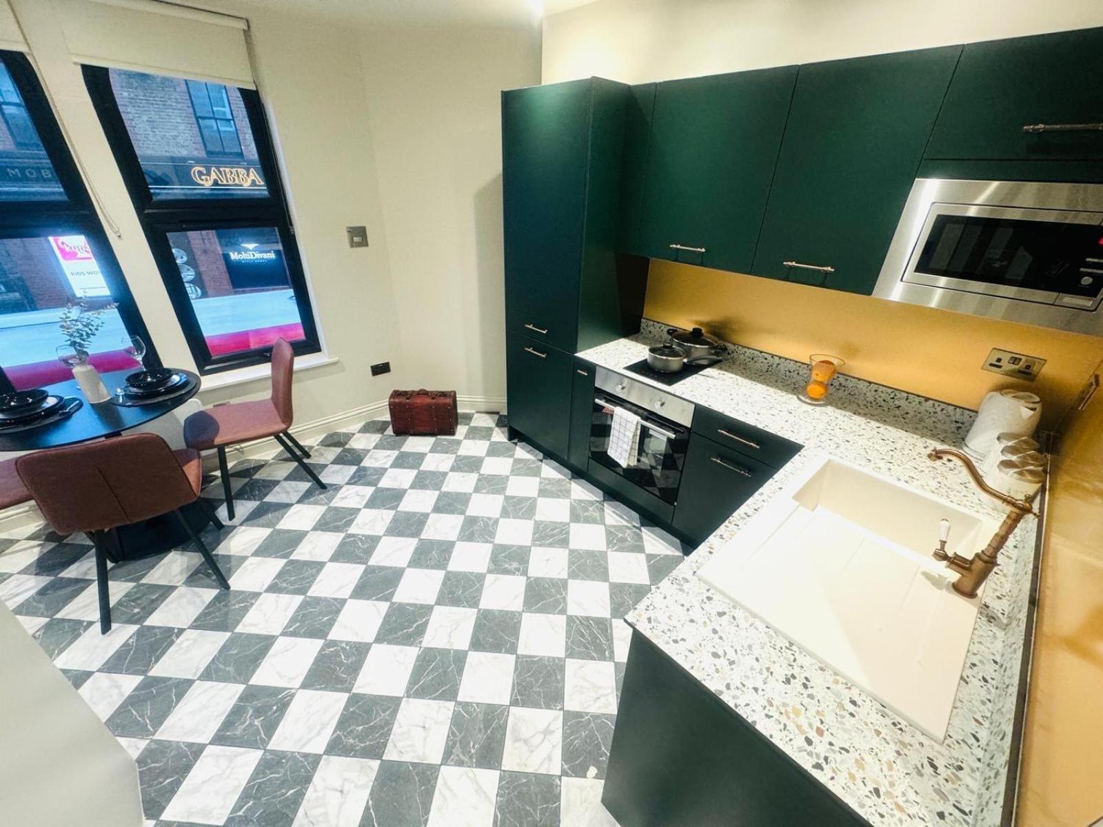 Apartment Luxury Flats, Location In Town *