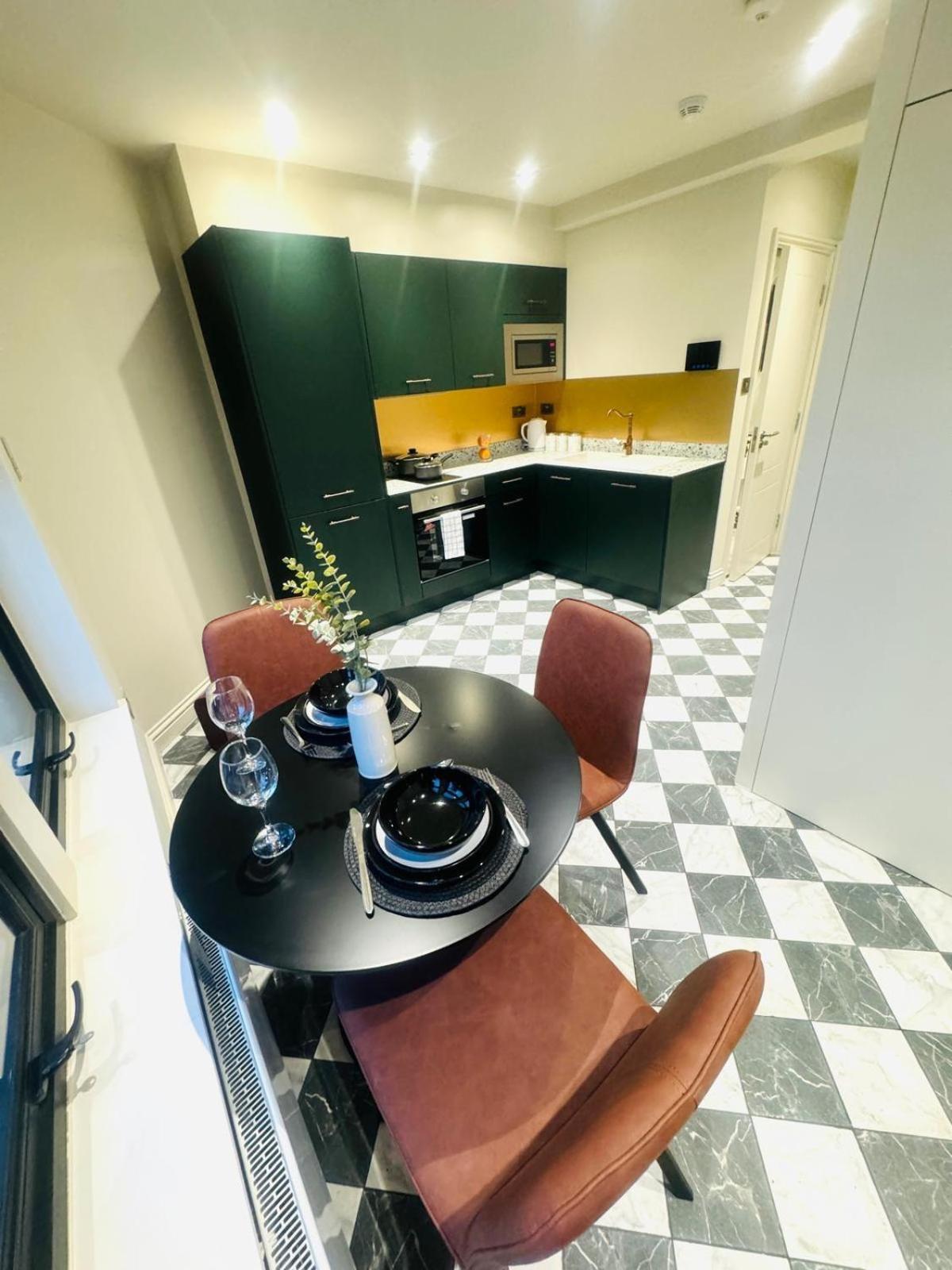 Apartment Luxury Flats, Location In Town *