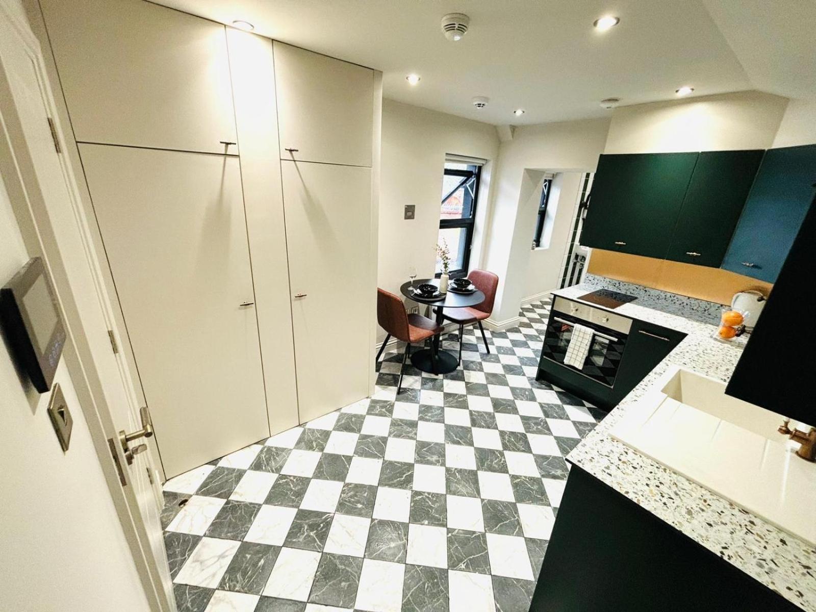 Luxury Flats, Location In Town Apartment London