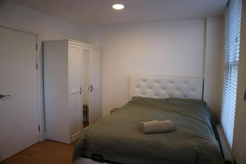 Apartment 2 Bedroom Modern, Simple Flat In Broadway Market London