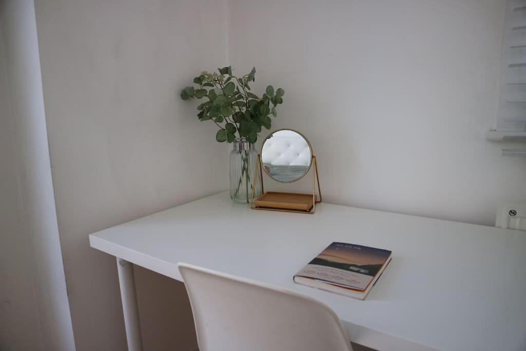Apartment 2 Bedroom Modern, Simple Flat In Broadway Market London