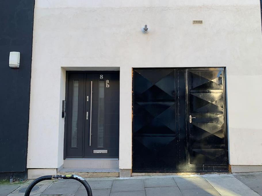 2 Bedroom Modern, Simple Flat In Broadway Market Apartment London