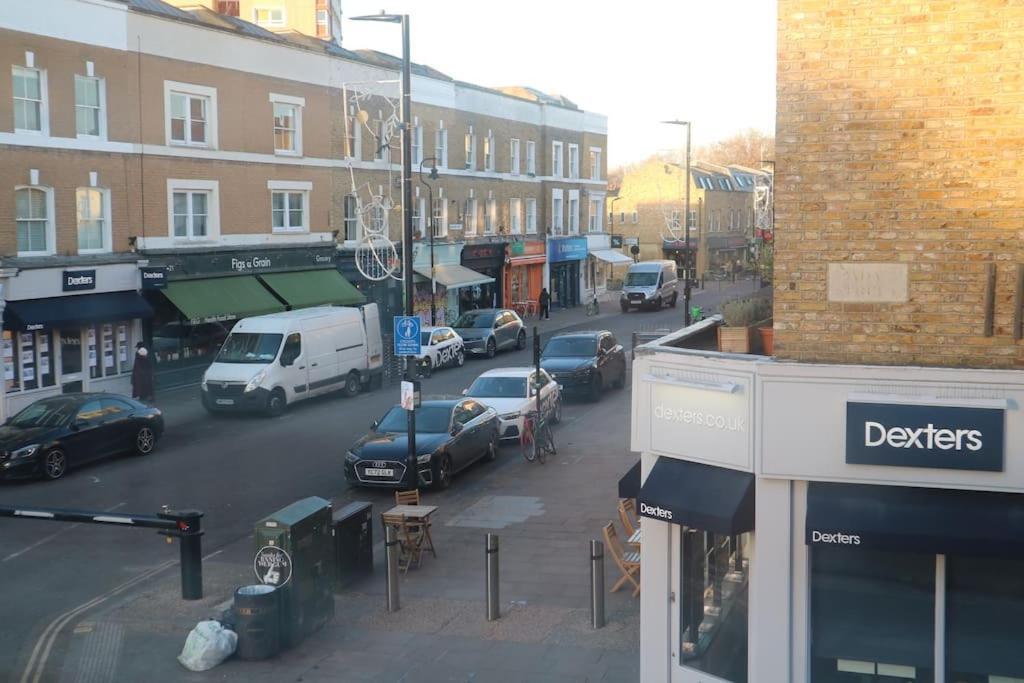 2 Bedroom Modern, Simple Flat In Broadway Market Apartment *