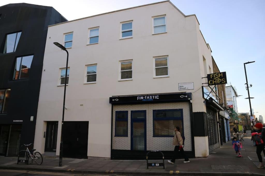 2 Bedroom Modern, Simple Flat In Broadway Market London