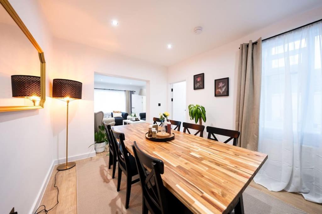 Holiday home The Green Coach House London