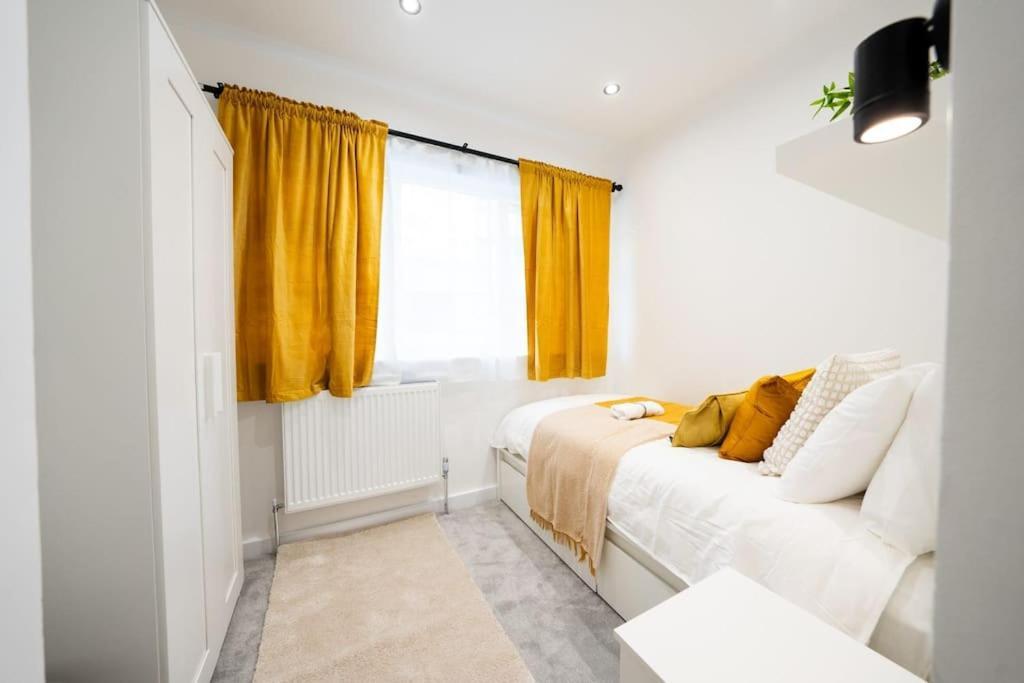 Holiday home The Green Coach House London