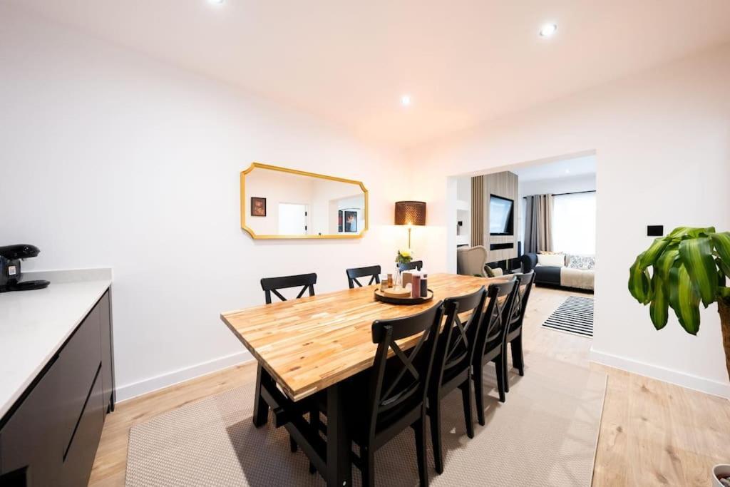 The Green Coach House Holiday home London