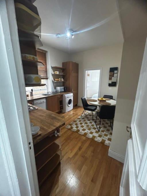 Cosy Maida Vale Nest Apartment London