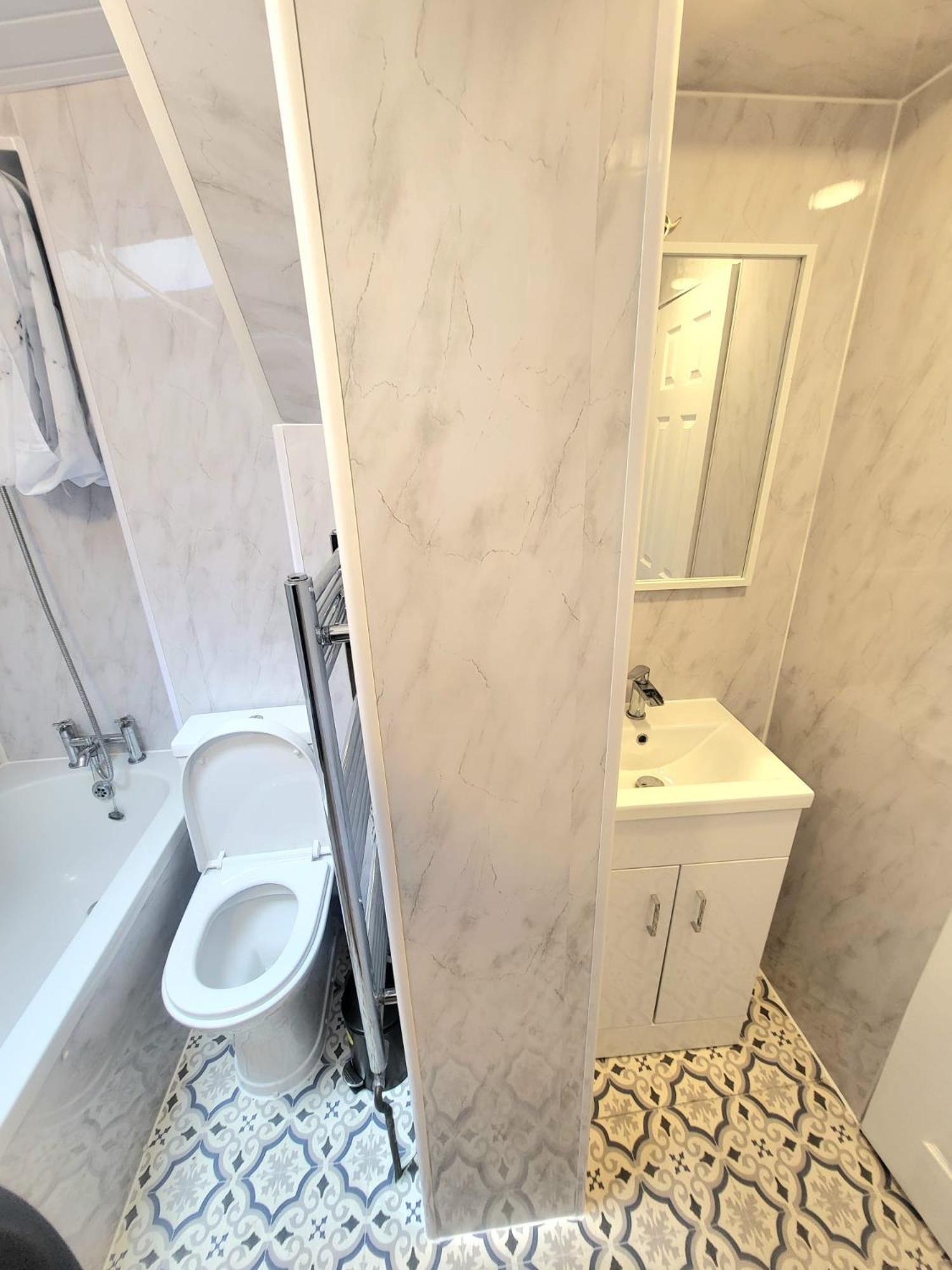 En-suite Double - Leytonstone E11 Guest house London