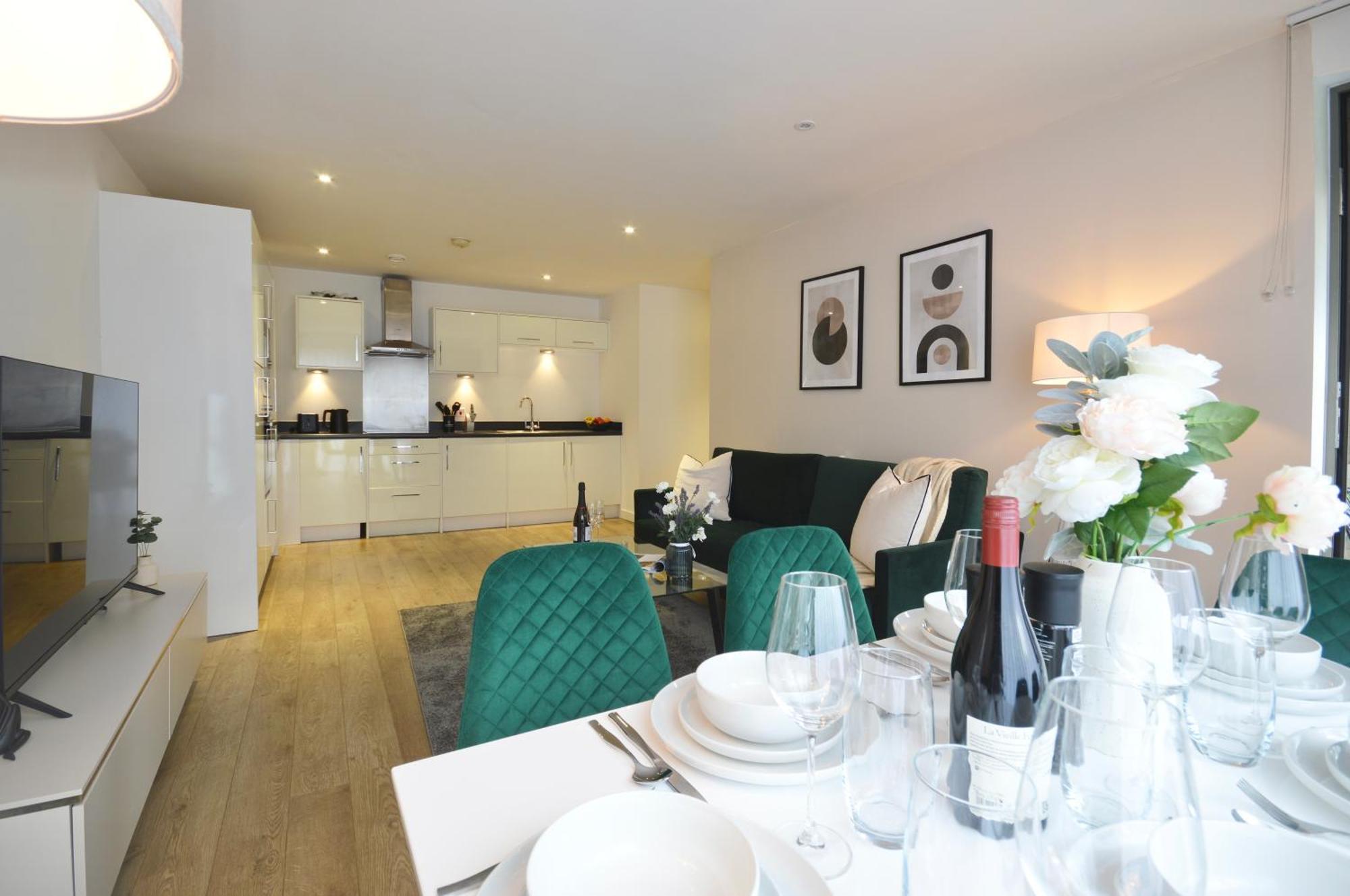 Modern 2 Bedroom Steps From Vauxhall St Apartment *