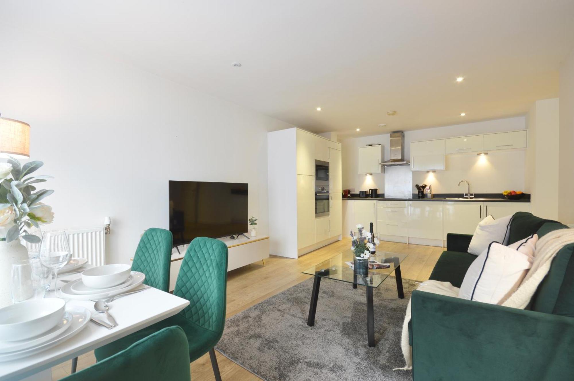 Modern 2 Bedroom Steps From Vauxhall St * Londen