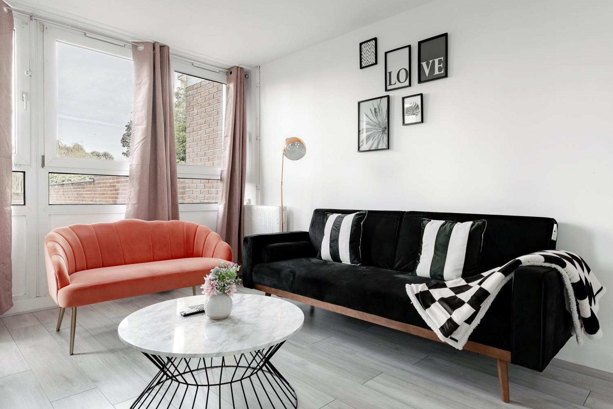 3br Off A13 , Sleeps 6, 2mins To Langdon Dlr,free Parking Apartment *