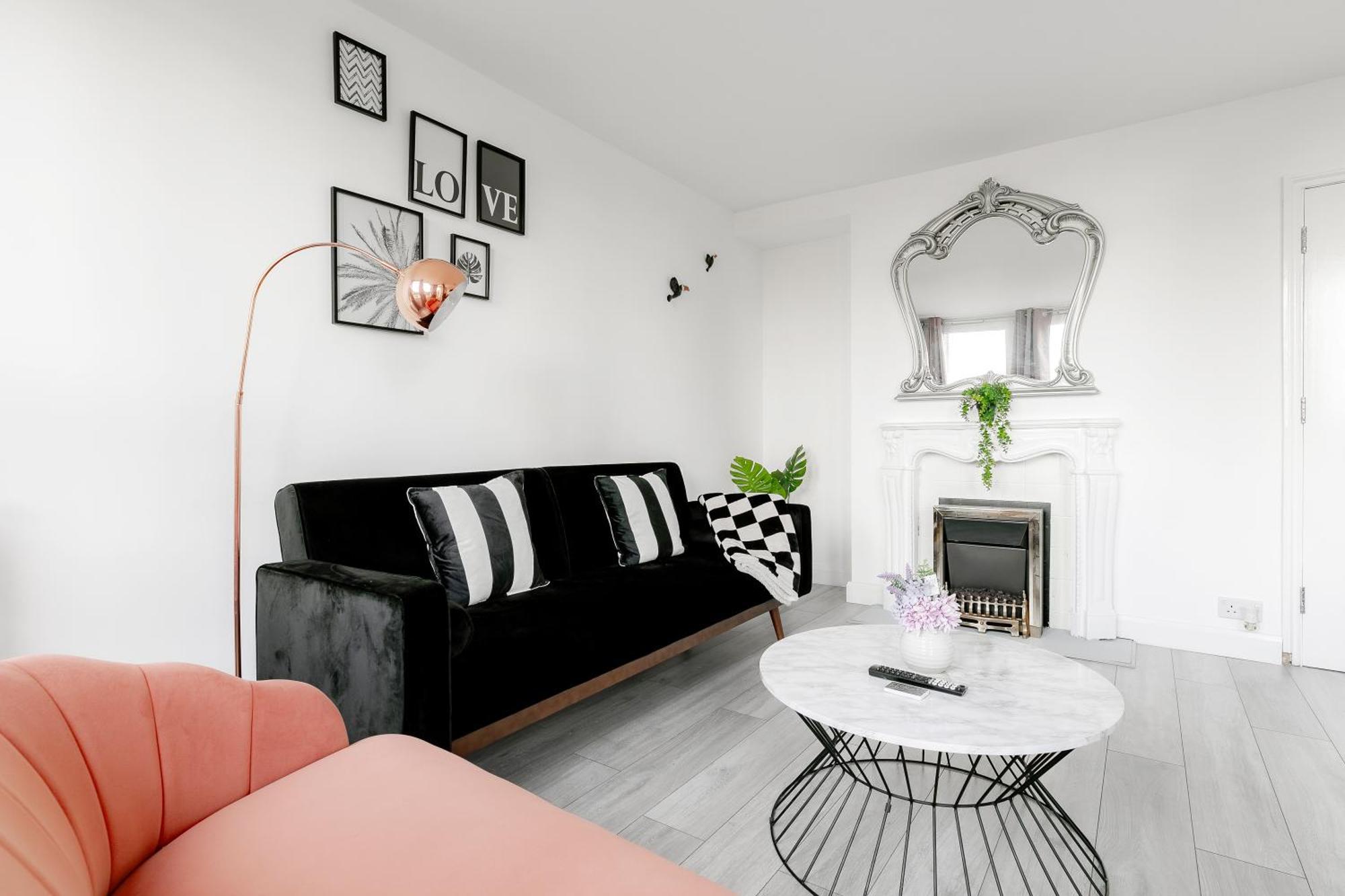 3br Off A13 , Sleeps 6, 2mins To Langdon Dlr,free Parking *