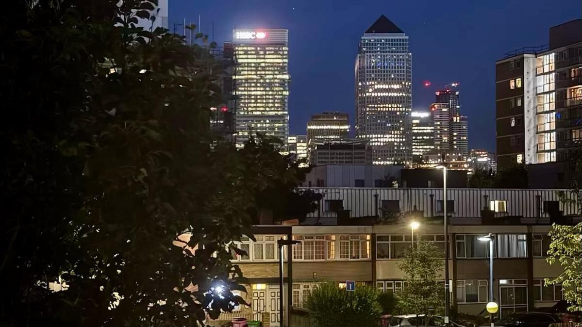 Luxury 2 Bed 2 Bath 1 Min From Station Londen