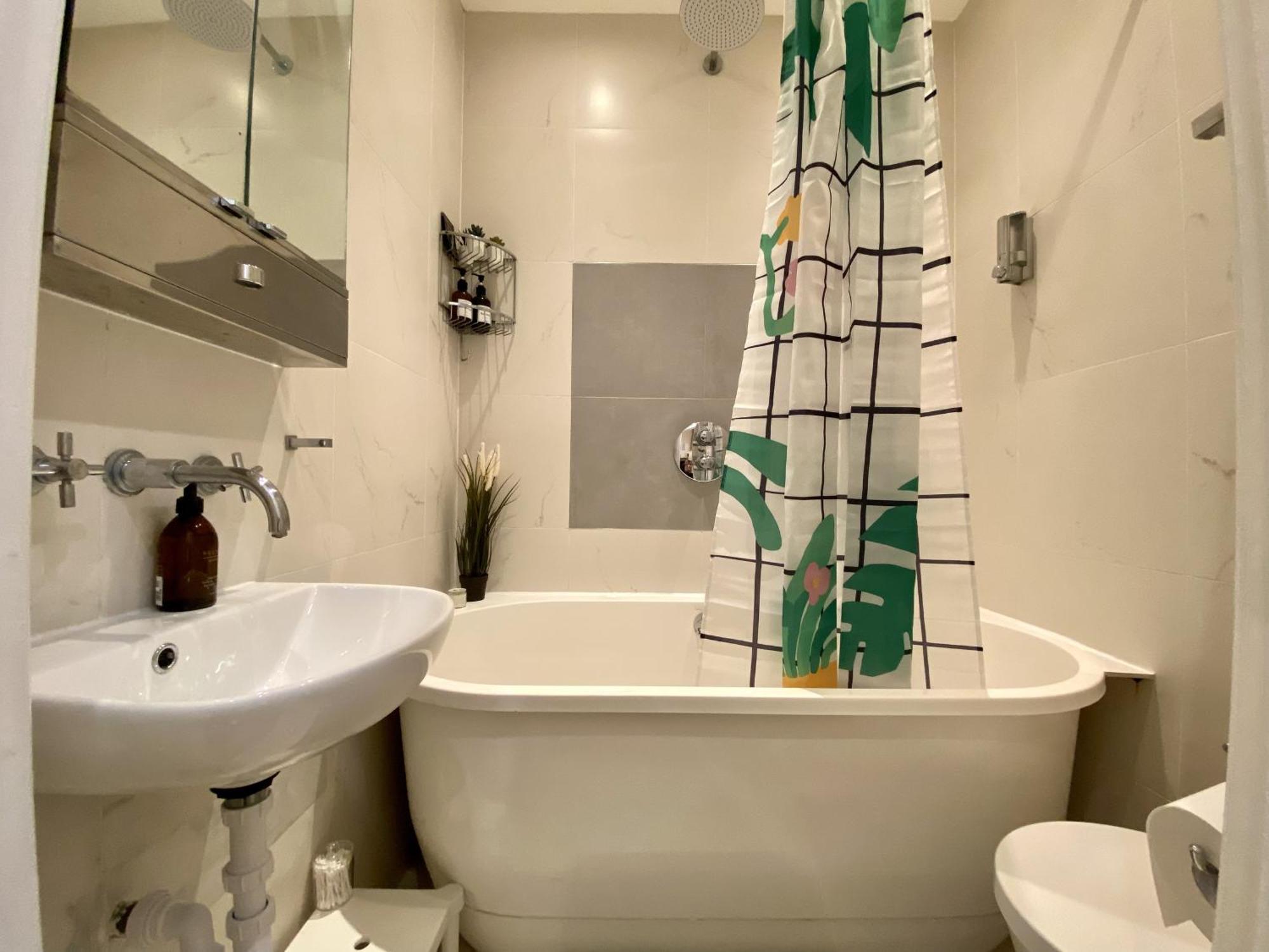 Entire Flat, Central London, Bank Payment To The Host Within 24h From The Reservation Apartment *