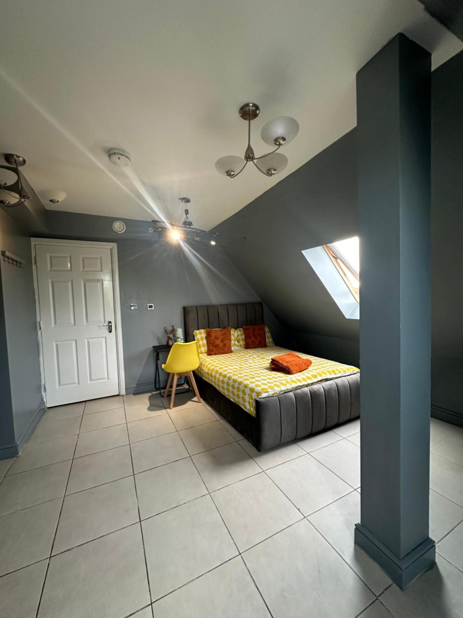 Homestay Luxury In Rooftop Penthouse In Central London, Shared Flat *