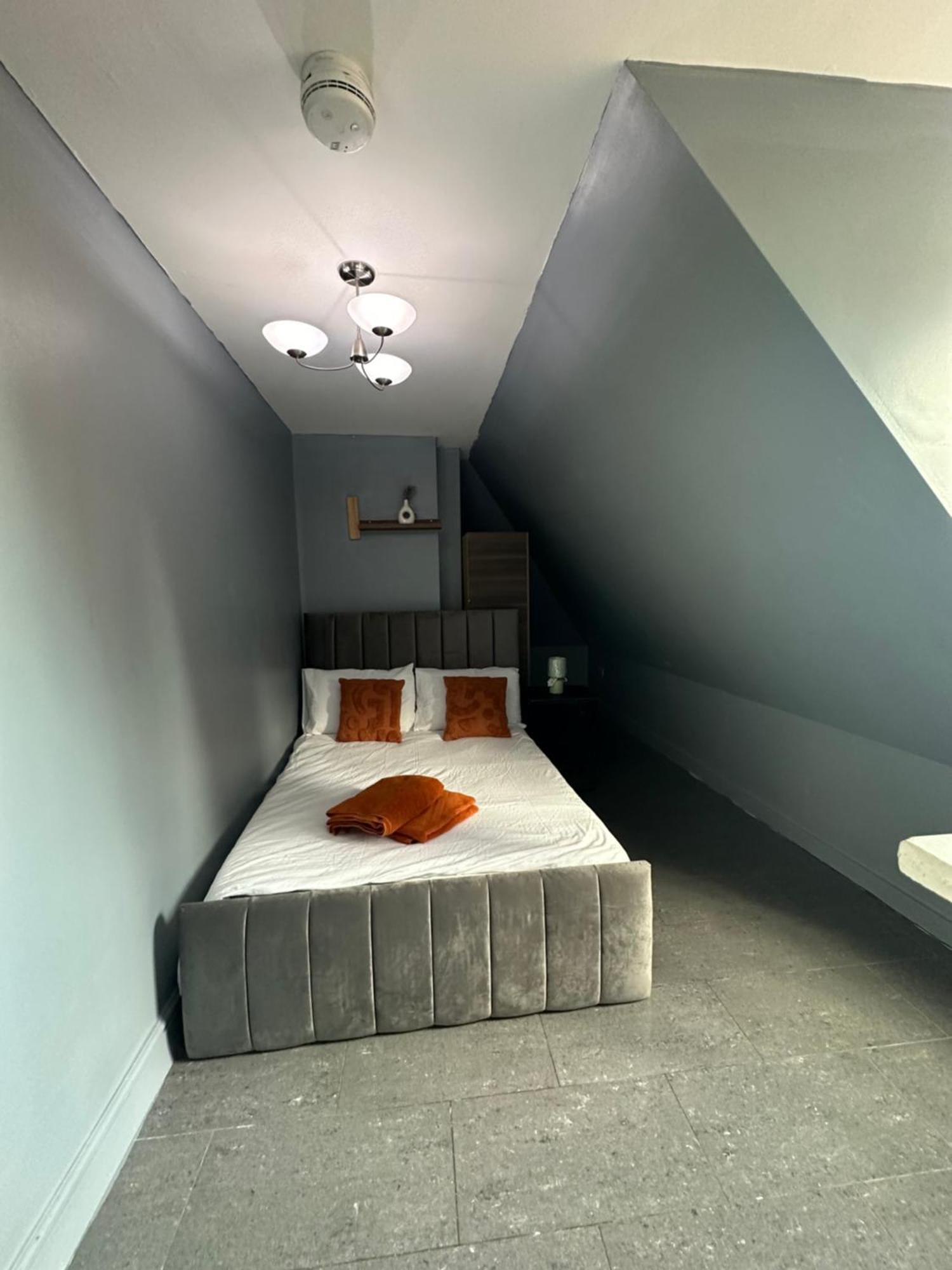 Homestay Luxury In Rooftop Penthouse In Central London, Shared Flat *
