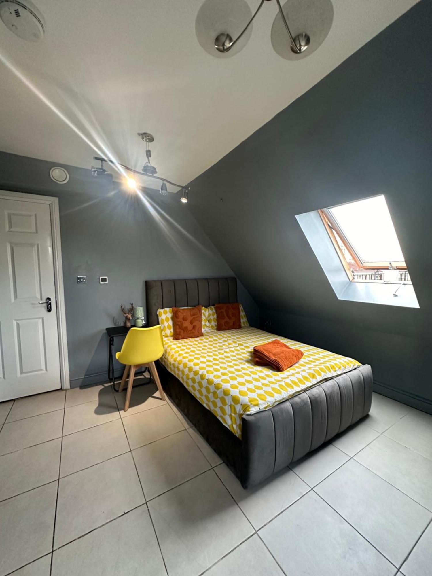 Homestay Luxury In Rooftop Penthouse In Central London, Shared Flat