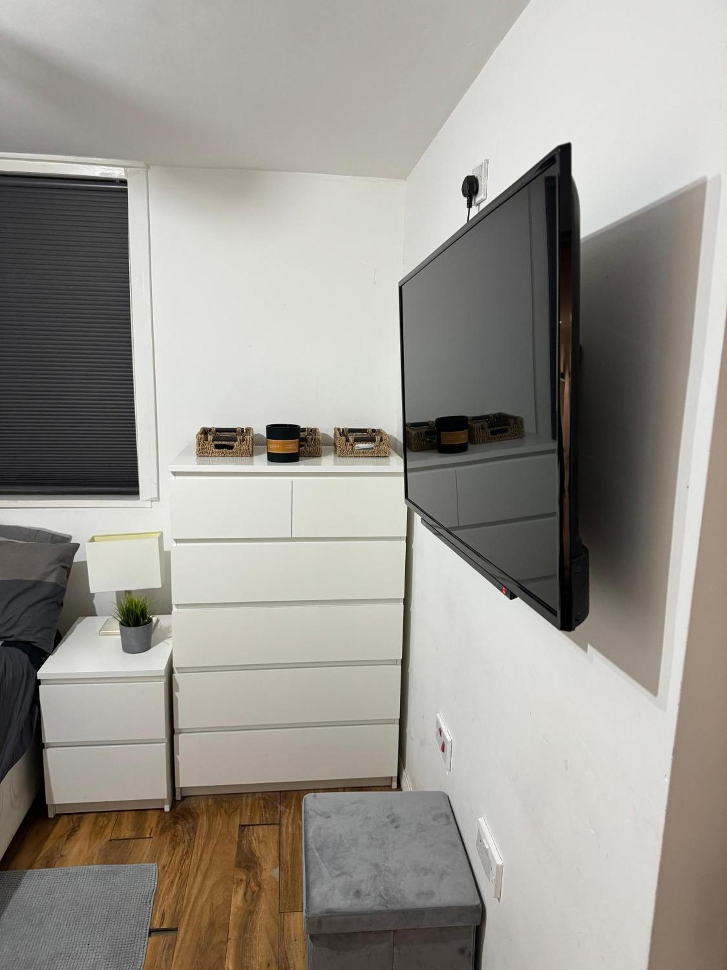 Double Bed With En-suite & Free Parking In Cricklewood Nw2 Londen