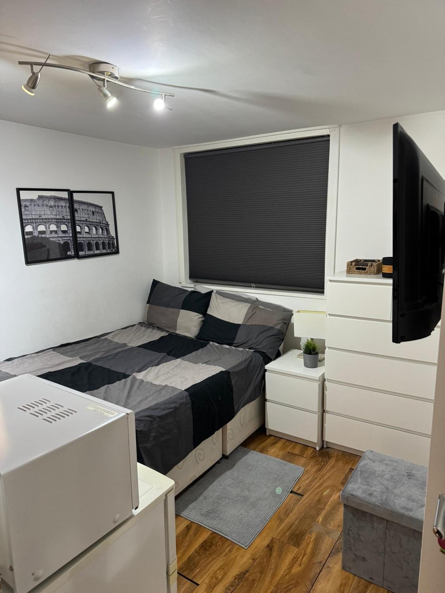Double Bed With En-suite & Free Parking In Cricklewood Nw2 Londen