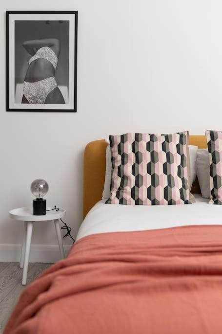 Two Bedroom By Buonomo Short Lets & Serviced In Balham With Balcony London
