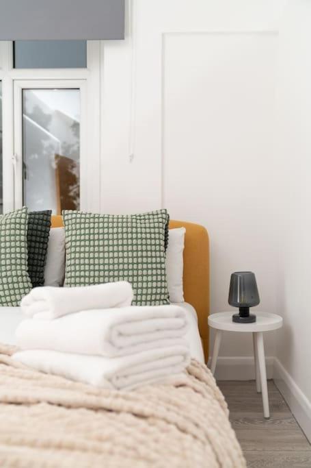 Apartment Two Bedroom By Buonomo Short Lets & Serviced In Balham With Balcony