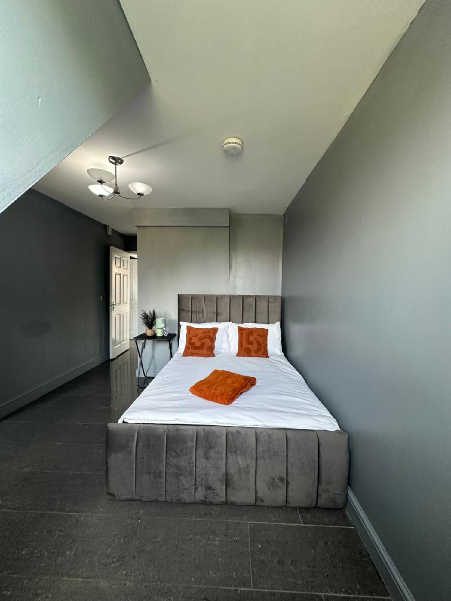 Homestay Luxury In Rooftop Penthouse In Central London, Shared Flat *