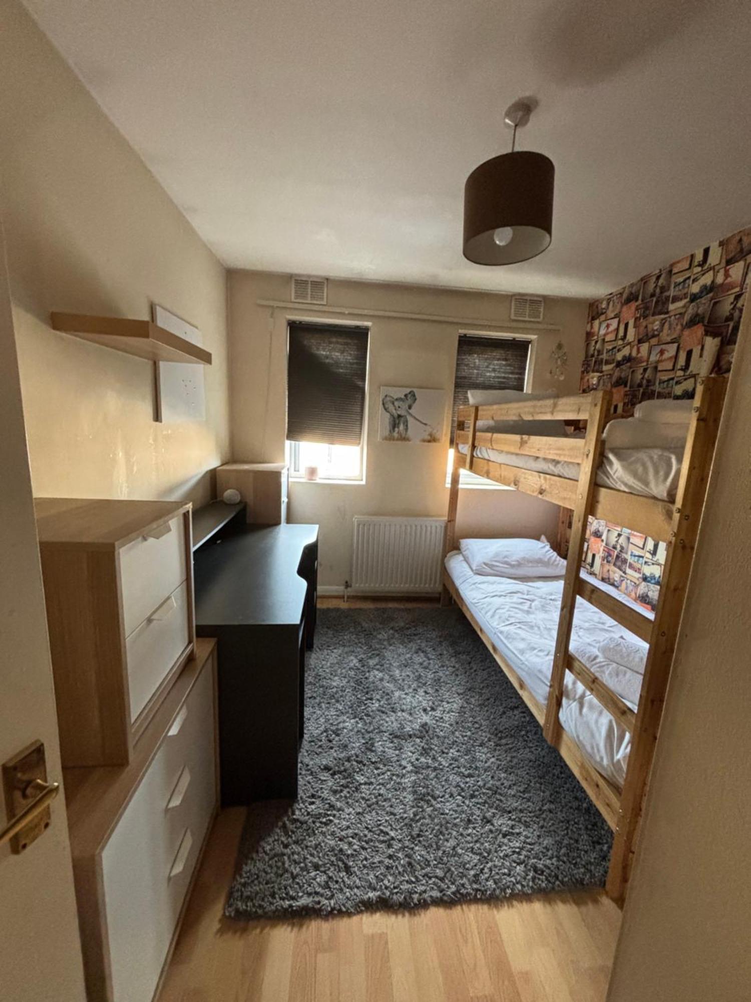 Holiday home City Airport Serviced House *