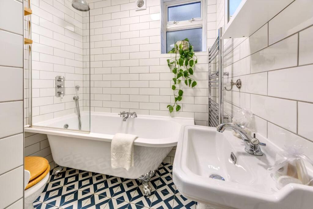 Apartment Charming Hampstead Retreat With Patio
