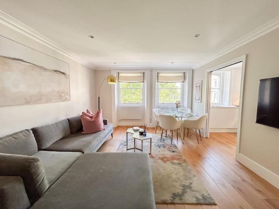 Luxurious In A Prestigious Location Apartment London