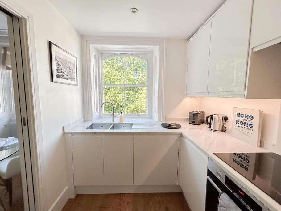 Luxurious In A Prestigious Location London