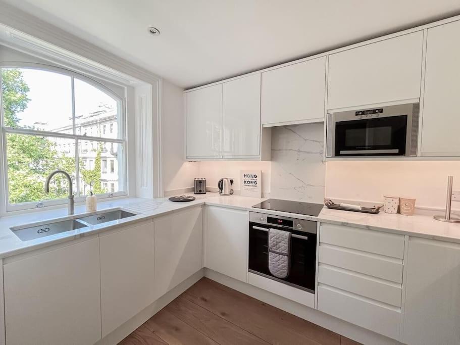Luxurious In A Prestigious Location Apartment London