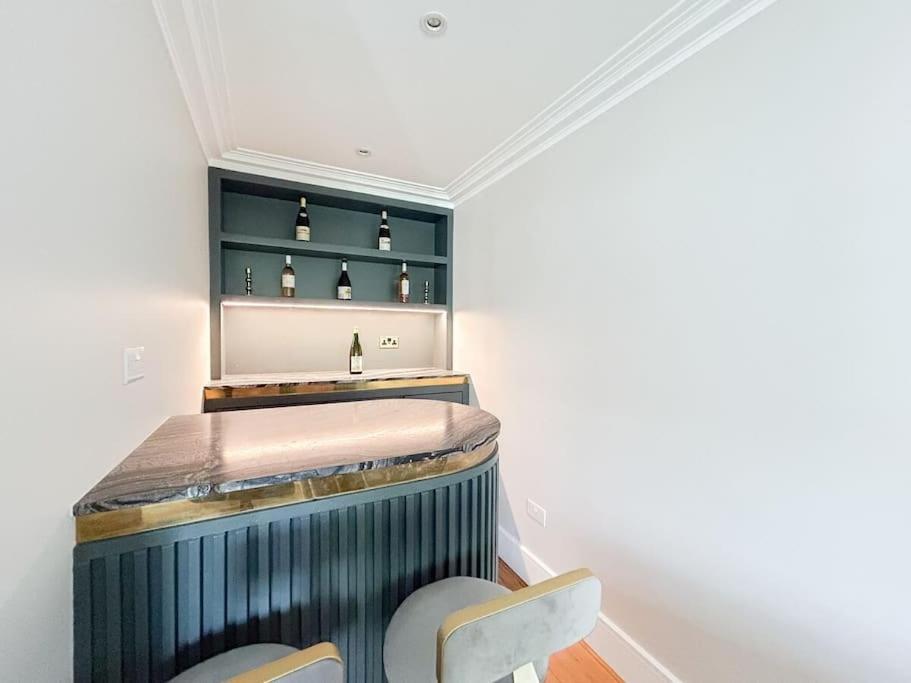 Luxurious In A Prestigious Location Apartment