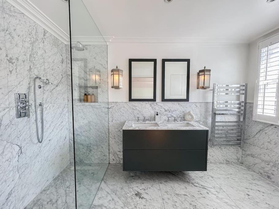 Apartment Luxurious In A Prestigious Location London