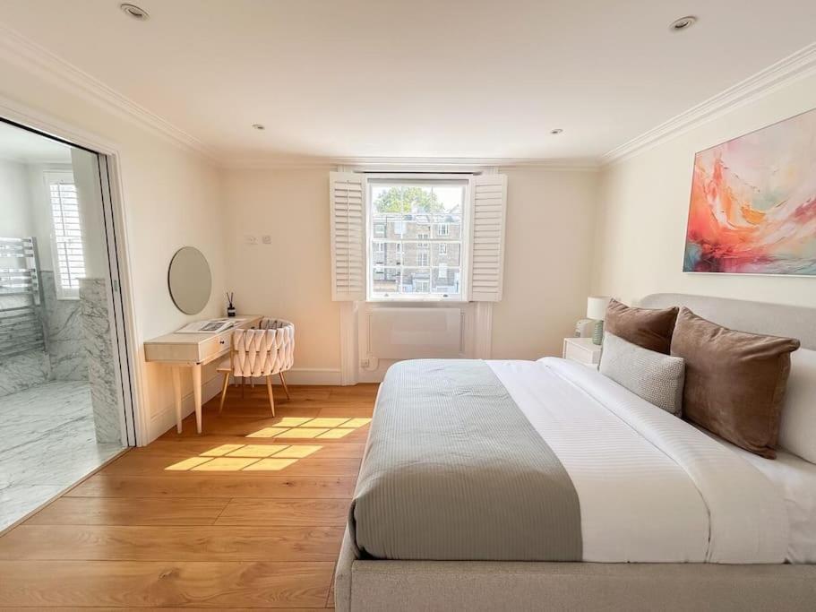 Luxurious In A Prestigious Location Apartment
