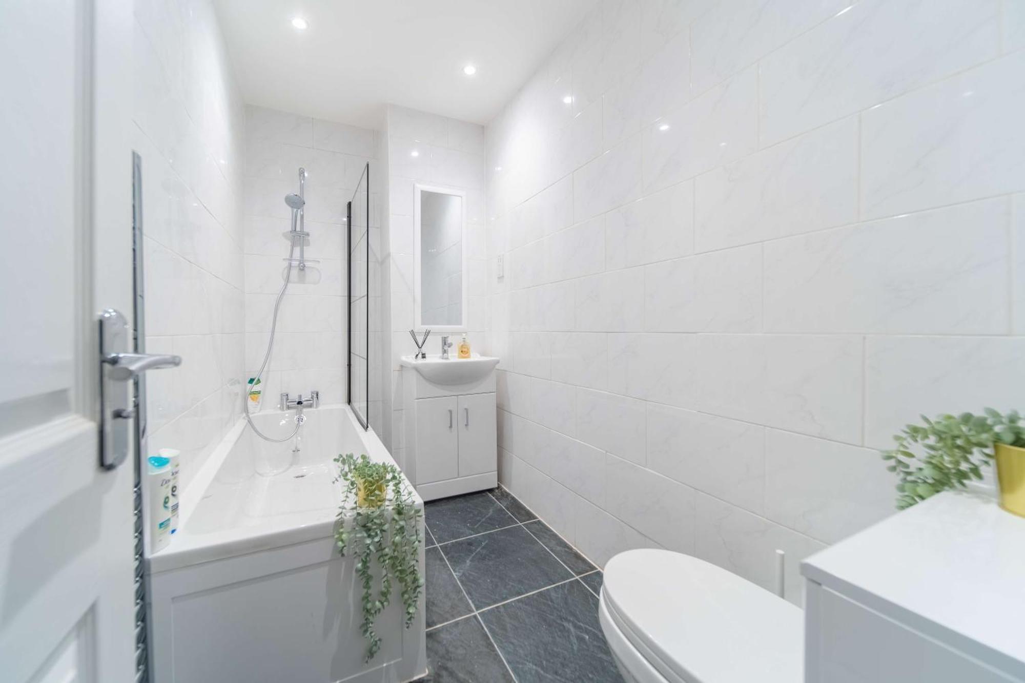 Apartment Modern Two Bed Kensington With Free Wifi