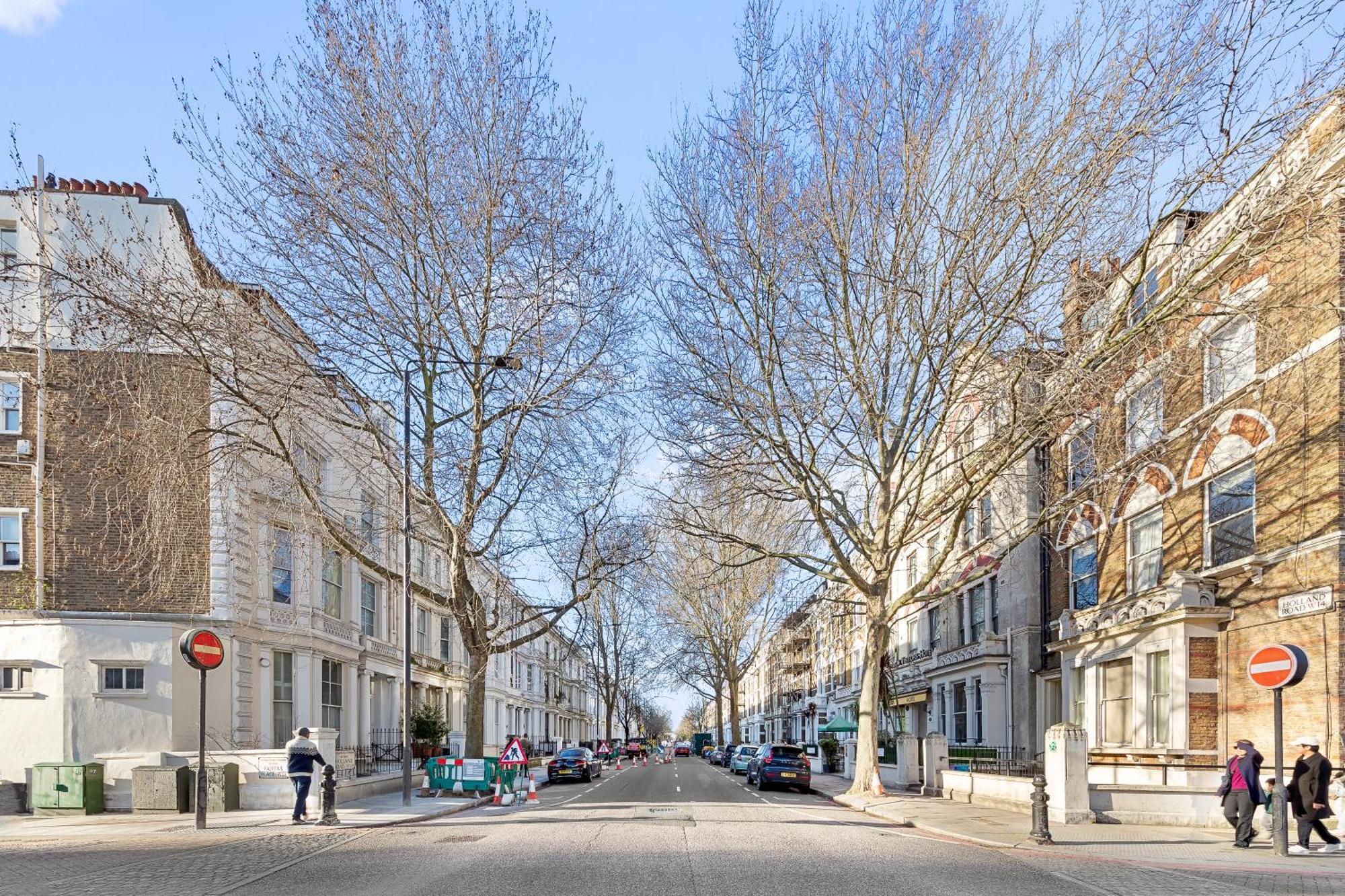 Newly Renovated Kensington 2 Bedroom With Balcony Near Harrods Sleeps 6, 2 Min Walk From Station Apartamento