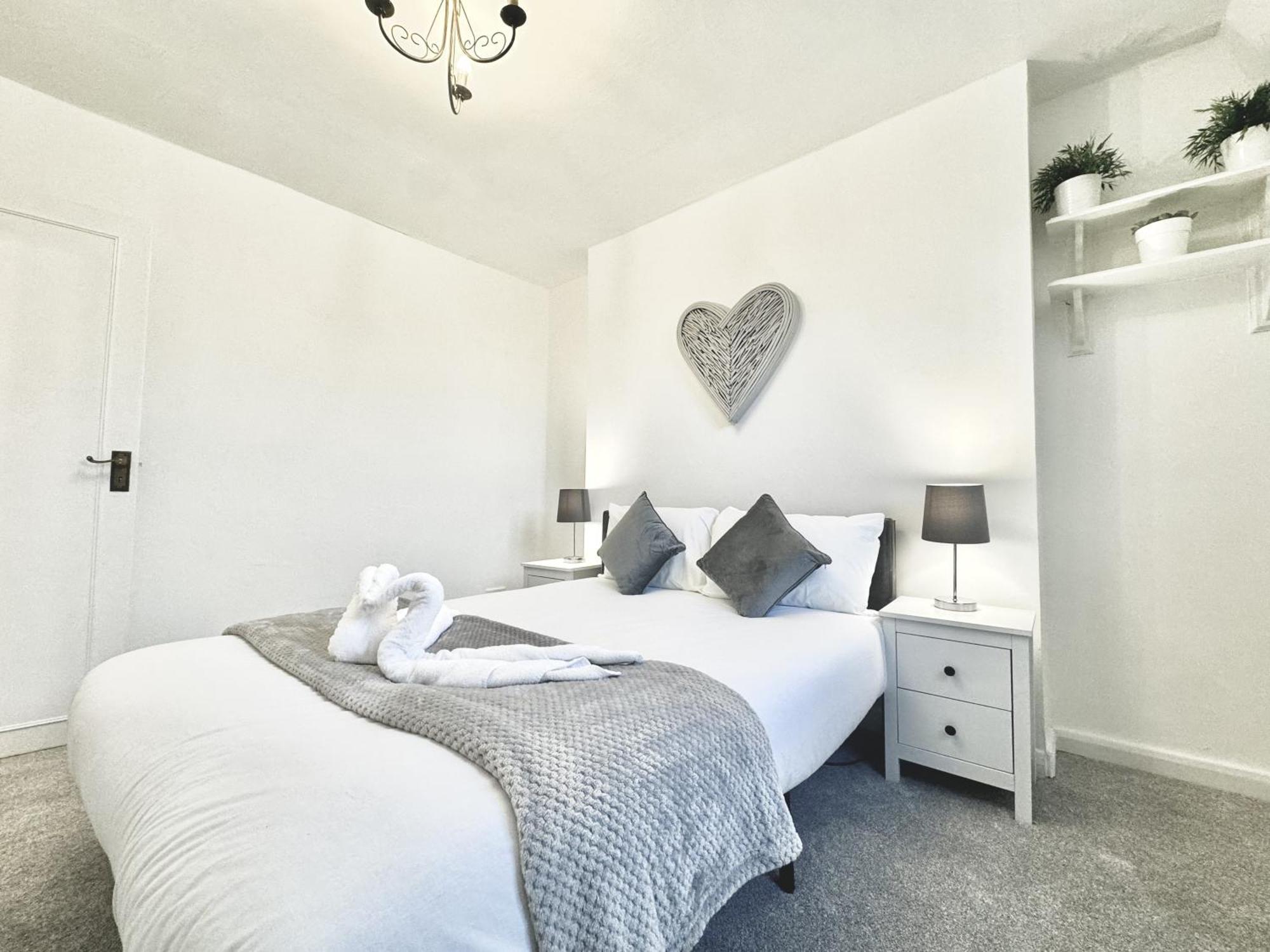 Newly Renovated Kensington 2 Bedroom With Balcony Near Harrods Sleeps 6, 2 Min Walk From Station Apartamento Londres
