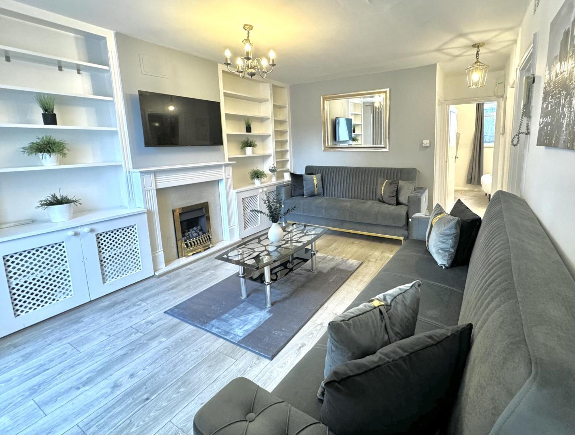 Newly Renovated Kensington 2 Bedroom With Balcony Near Harrods Sleeps 6, 2 Min Walk From Station Apartamento *