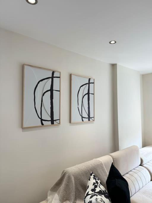 Modern & Stylish 1 Bedroom Apartment, Sleeps 4, Apartment *