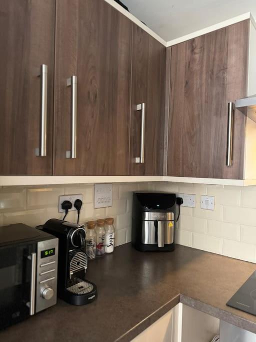 Modern & Stylish 1 Bedroom Apartment, Sleeps 4,