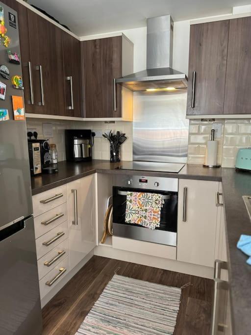 Modern & Stylish 1 Bedroom Apartment, Sleeps 4,
